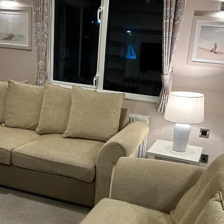 דירה 3 Bedroom Sleeps 8 - Free Parking - Balcony *