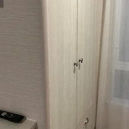 3 Bedroom Sleeps 8 - Free Parking - Balcony דירה *